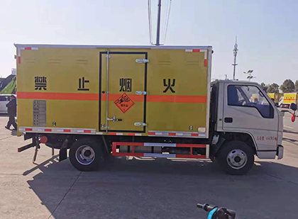 肃州爆破器材运输车工人安全操作规范与智能技术保障